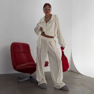 Ensemble deux pièces en velours uni pour femme, coupe ample, avec passepoil contrastant, veste zippée à manches longues et pantalon large, collection automne, personnalisable en usine - Product Image 1