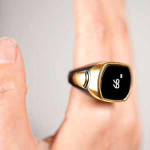 Chapelet Numérique Intelligent (Zikr Ring) avec Boussole Qibla, Alarme Azan et Boîtier en Plastique, Contrôlé par Application - Product Image 1