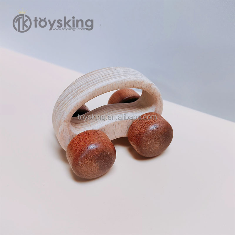 Voiture en bois naturel