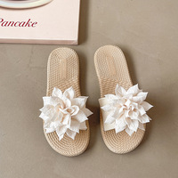 Nouvelles tendances de la mode estivale 2025 Sandales plates pour femmes avec un design floral inspiré d'un nœud Sandales de plage pour femmes en gros