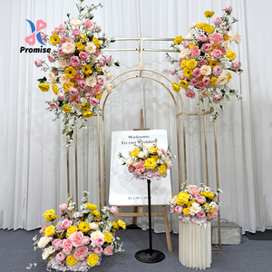 Arche de mariage en fleurs artificielles en soie, roses roses et jaunes mélangées, décorations faites à la main, toile de fond romantique et rêveuse - Product Image 1