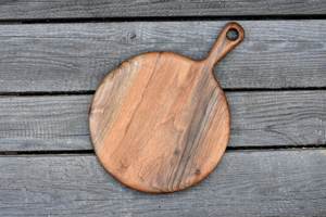 Tabla de Cortar de Madera Superior Hecha con Madera de Acacia y Mango de Primera Calidad, Diseñada para Durar y Respetuosa con el Medio Ambiente - Product Image 3