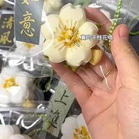 Pendentif anti-stress viral super doux en forme de gâteau d'osmanthus, sensation de boue, style ancien, jouet sensoriel, emballé en sac OPP, à partir de 14 ans