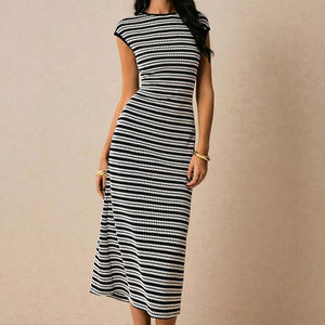 Robe en tricot rayée européenne et américaine 2026 sans manches, jupe moulante en une seule pièce, mi-longue, vêtements pour femmes - Product Image 1
