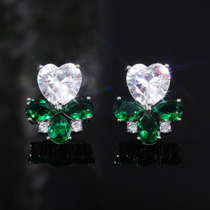 Orecchini a perno a forma di cuore con fiore dolce per donna, gioielli alla moda scintillanti all'ingrosso - Product Image 5