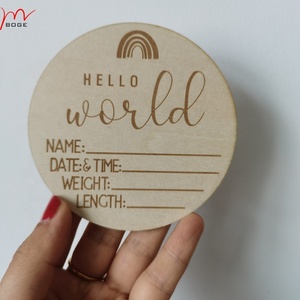 Nouvelle pancarte d'annonce de naissance de bébé « Hello World » <span class=keywords><strong>arc</strong></span>-<span class=keywords><strong>en</strong></span>-<span class=keywords><strong>ciel</strong></span>, cadeau de fête prénatale, accessoire photo pour nouveau-né <span class=keywords><strong>en</strong></span> bois - Product Image 1