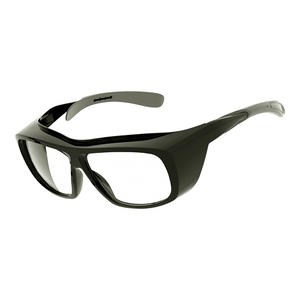 Gafas de seguridad negras, lentes transparentes, 2 mm de grosor, protección UV400, resistentes a impactos, antivaho, a prueba de viento y arena - Product Image 1