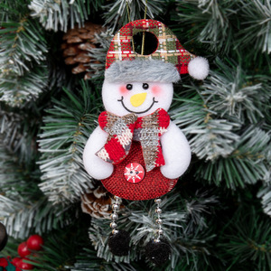 Ornamen Natal Boneka Santa, Manusia Salju, Beruang, Rusa Kutub dari Kain Felt, Gantungan Hias dengan Topi dan Syal Bermotif Kotak-kotak, Dekorasi Pohon Natal, Hadiah - Product Image 5