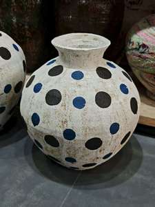 Surface rugueuse crème poterie wabi sabi vase ensemble ancien vase en céramique grec vase à pois noirs - Product Image 5
