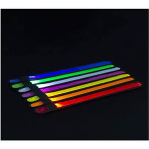สายรัดข้อมือ LED กระพริบแสงสำหรับกีฬา สร้อยข้อมือเรืองแสง พร้อมอุปกรณ์ประกอบการแสดงคอนเสิร์ต ปาร์ตี้ วิ่งกลางคืน ของขวัญสุดพิเศษ - Product Image 3