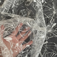 Tissu en dentelle fantaisie brodé à motif floral large et doux avec paillettes du fabricant