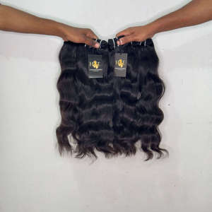 Extensiones de Cabello Humano Ondulado Natural Indio al por Mayor, Paquetes de Cabello Humano Ondulado de Templo con Cutícula Alineada - Product Image 1