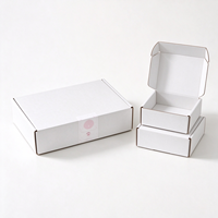 Boîte d'expédition en carton ondulé blanc recyclable avec logo personnalisé en relief pour l'emballage de vêtements, bijoux et cosmétiques pour le commerce électronique