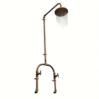 Robinet de douche extérieur mural artisanal en cuivre et laiton, finition patine naturelle brossée, style antique, avec tuyau apparent, double poignée, jet pluie