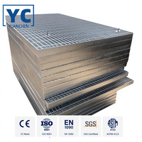 Grilles en acier à motif damier pour couvertures de fosses et drainage de canaux, destinées aux parcs industriels chimiques, conduits utilitaires, fosses de collecte, OEM en vrac