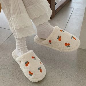 Chaussons d'intérieur antidérapants pour femmes, chaussures plates d'hiver, mignons, en coton, chauds, en peluche, fruits, cerises, pantoufles pour femmes - Product Image 4