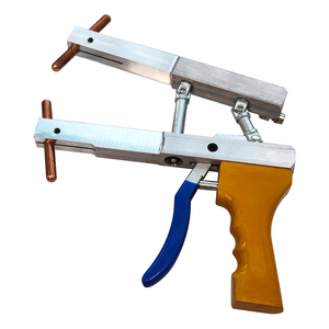 Cabezal <span class=keywords><strong>de</strong></span> <span class=keywords><strong>pistola</strong></span> con <span class=keywords><strong>forma</strong></span> <span class=keywords><strong>de</strong></span> abrazadera <span class=keywords><strong>de</strong></span> <span class=keywords><strong>soldadura</strong></span> por puntos <span class=keywords><strong>de</strong></span> latón <span class=keywords><strong>de</strong></span> mano para usar con máquina soldadora por puntos - Product Image 2