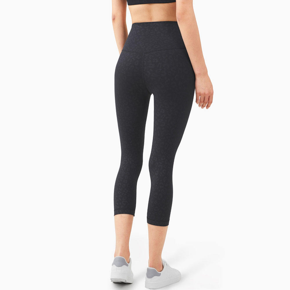 color 18 leopard  3/4 capri pants