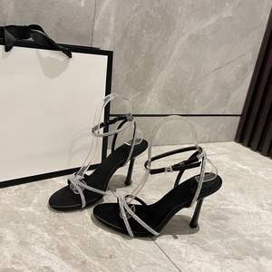 Sandales pour femmes haut de gamme, confortables et polyvalentes, au design unique et au style exquis. Sandales élégantes et exclusives pour femmes. - Product Image 5