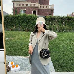 Sac à bandoulière rond bleu en PU avec broderie, breloques cœur en chaîne, fermeture éclair 7 pouces, mode printemps, sac bandoulière pour femme - Product Image 4