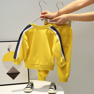 Ensembles de <span class=keywords><strong>mode</strong></span> pour garçons de couleur jaune Costumes formels pour garçons comprenant un t-shirt fantaisie et un pantalon à rayures - Product Image 2