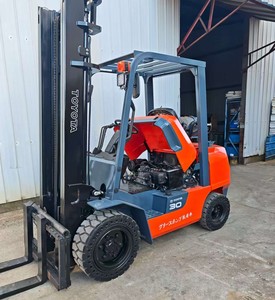 Chariot élévateur diesel d'occasion de marque japonaise 2024 pour FG30 3 tonnes avec boîte de vitesses d'origine, pompe hydraulique, déplaceur latéral et pneus pleins à vendre - Product Image 6