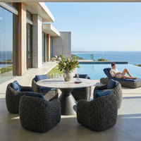Ensemble de salle à manger tressé en corde épaisse YORLLA, table ronde en pierre frittée, coussins bleu marine, mobilier d'extérieur B2B