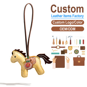 Porte-clés en cuir véritable haut de gamme personnalisable avec breloque cheval en cuir de vachette et couche supérieure en cire effet brume, ornement suspendu pour sac et voiture - Product Image 1