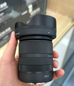 Objectif d'occasion, monture X, 18-50 F2.8, bon état, entièrement fonctionnel, pare-soleil inclus. - Product Image 2