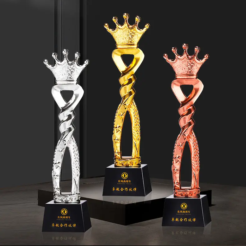 Oem/Odm 2023 Nieuwe Gravure Logo Crystal Trofee Kroon Crystal Metal Award Trofee Met Zwarte Basis