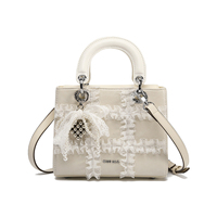 Sac à bandoulière élégant en dentelle blanche et décor de nœud, sac à main tendance à carreaux en dentelle avec breloque perle pour femmes, sac à bandoulière à poignée supérieure pour la fête