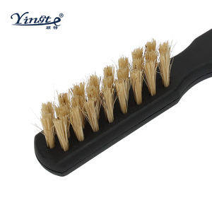 Cepillo para zapatos Yinste con cerdas suaves de pelo de cerdo para limpiar y cuidar los zapatos - Product Image 1