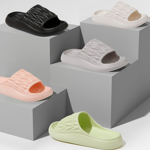 Sandales plates antidérapantes et respirantes en EVA pour femmes – Confortables, pour intérieur et extérieur, idéales pour la salle de bain, tendance mode été - Product Image 1