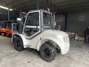 2.5-3.5 tấn DIESEL địa hình gồ ghề xe nâng 4WD ngoài trời off-road xe nâng với 3-6M nâng chiều cao với Cab tùy chọn điều hòa không khí - Product Image 5