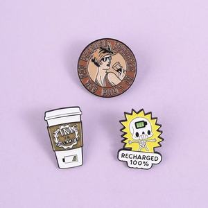Broches recargables de aleación de zinc con impresión UV, diseño de esqueleto, batería completa, esmaltados, con motivos de taza de café, mujer retro, preguntas a papá y <span class=keywords><strong>mam</strong></span>á - Product Image 1