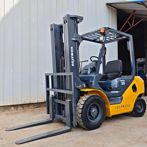Chariot élévateur diesel d'occasion 3 tonnes, d'origine japonaise, Komatsu FD30, moteur, pneus pleins, hauteur de levage 3000-5000 mm, garantie 12 mois - Product Image 6