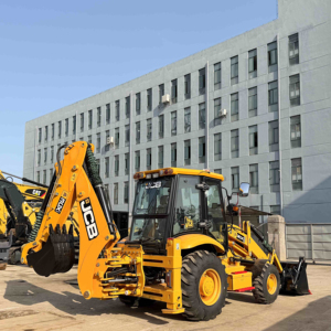 Nouvelle chargeuse-pelleteuse télescopique JCB 3CX en stock - Product Image 1