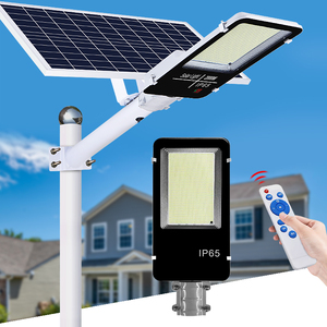 Fabricant et fournisseur de lampadaires solaires professionnels de la série 150W 200W 300W, lampadaires solaires LED pour jardin et cour, IP65, extérieur - Product Image 4
