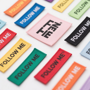 <span class=keywords><strong>Etichette</strong></span> Personalizzate di Lusso Morbide e Lucide <span class=keywords><strong>per</strong></span> <span class=keywords><strong>Abbigliamento</strong></span>, <span class=keywords><strong>Etichette</strong></span> Tessute con Piegatura Centrale o Finale <span class=keywords><strong>per</strong></span> Accessori di <span class=keywords><strong>Abbigliamento</strong></span> - Product Image 1