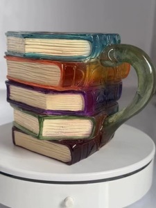 Taza de Vidrio Pintada a Mano en 3D con Diseño Único de Pila de Libros, Artesanía Única para Bar - Product Image 5