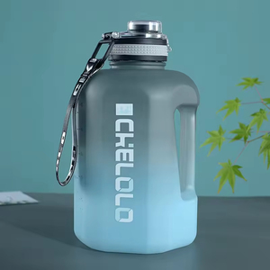 Bouteille d'eau portable de style américain, grande capacité, 1200 ml, pour le sport et la gym, avec autocollant 3D, sans BPA, pour l'été - Product Image 3