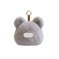 Mini haut-parleur portable sans fil rechargeable en forme d'ours en peluche souple en PVC, avec écran de 2 pouces, 5W, fonction porte-clés, BT5.3, compatible TF/Radio