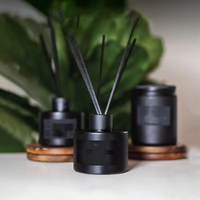 Bouteille vide de diffuseur à roseaux de luxe en gros 50ml 100ml, conteneur décoratif cylindrique en verre noir avec couvercle et sérigraphie