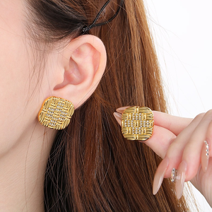 Ensemble de bijoux en acier inoxydable avec pendentif carré tressé et strass, motif ciel étoilé, collier et boucles d'oreilles pour femme - Vente chaude - Product Image 5