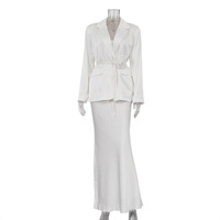 Costume de banlieue deux pièces blanc haut de gamme veste à lacets à manches longues en satin et jupe mi-longue tenue quotidienne décontractée élégante