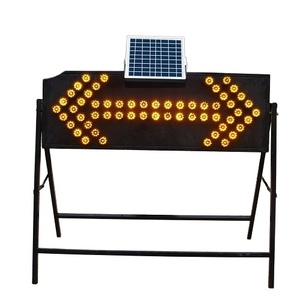 Panneau de signalisation routière portable à LED solaire pour chantier de construction, avec flèche directionnelle et support - Product Image 1