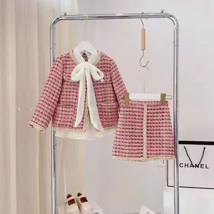 최신 도착 한국어 스타일 버전 트위드 코트 아기 소녀 카디건 드레스 세트 향수 2 조각 세트 자켓