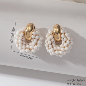 Boucles d'oreilles créoles bohèmes vintage faites à la main en gros, perles colorées en cristal avec accents dorés pour femmes - Product Image 6