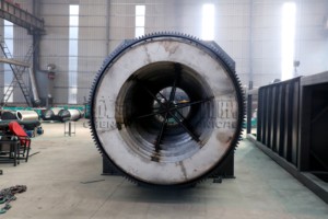 Machine de fabrication de biochar et de charbon de bois à partir de copeaux de bois et de biomasse, four de carbonisation continu pour sciure de bois avec moteur et roulement - Product Image 6