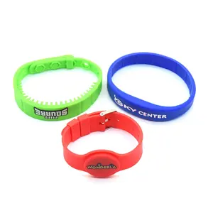 Custom Logo NFC Product Access Control Card Waterproof Silicone NFC QR Code Payment NFC Bracelet RFID Wristband